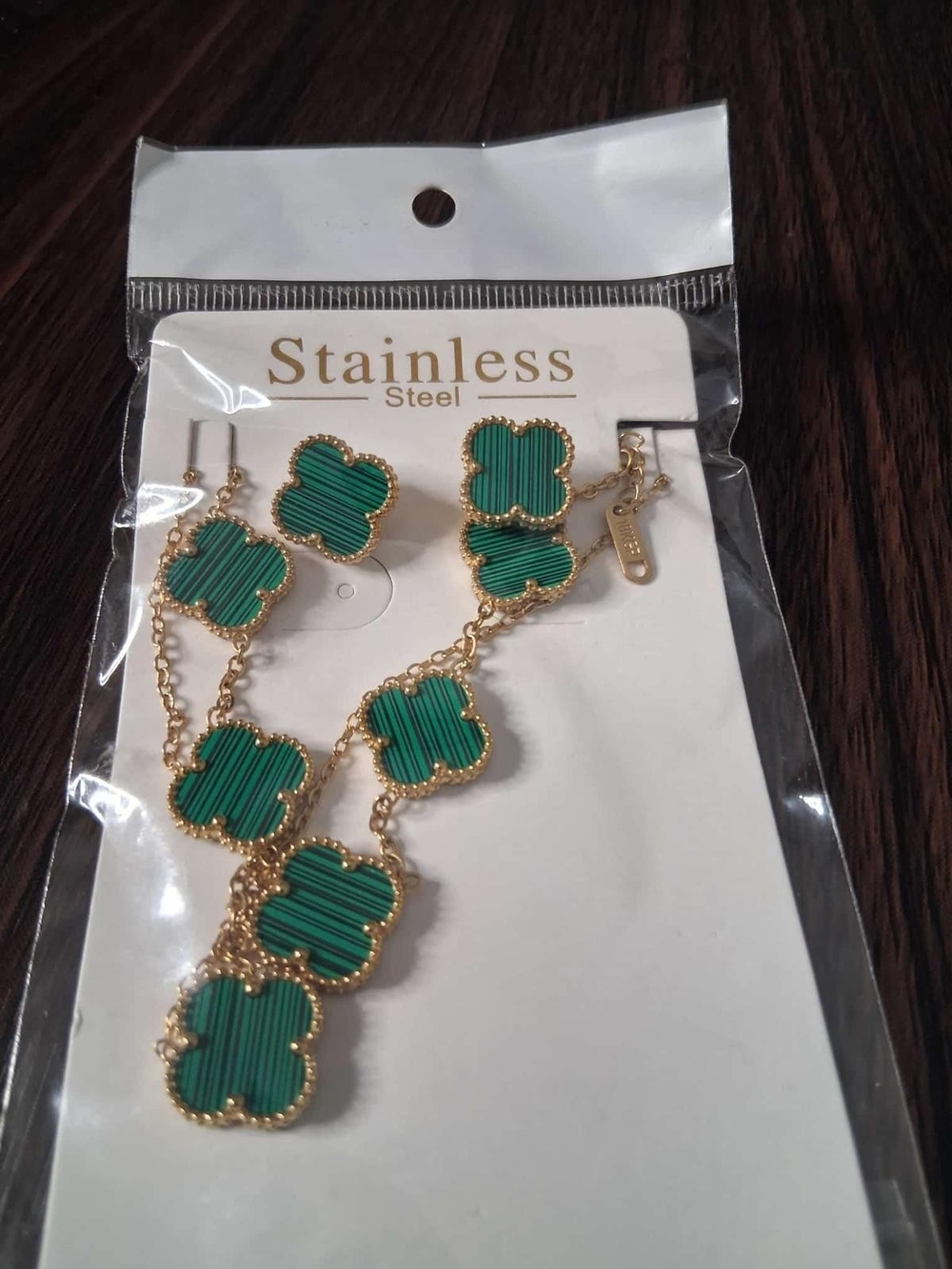 Gold-Tone Necklace with Bracelet and earrings Set Green Clover Motif